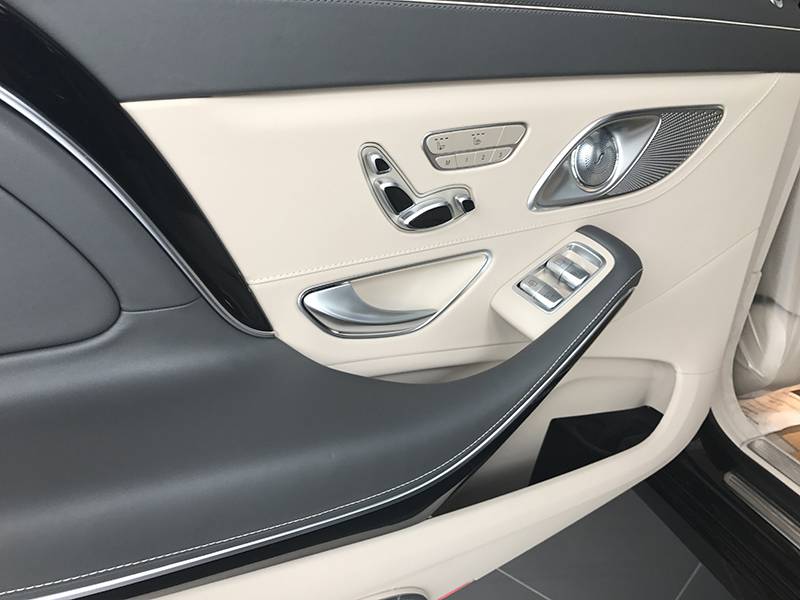 Mercedes Maybach S500 tay cầm mở cửa