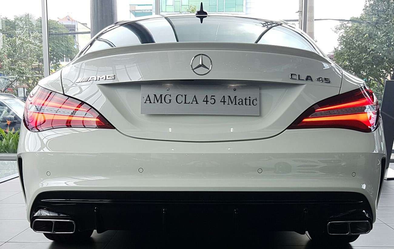 Đuôi xe Mercedes AMG CLA 45 4Matic 2018